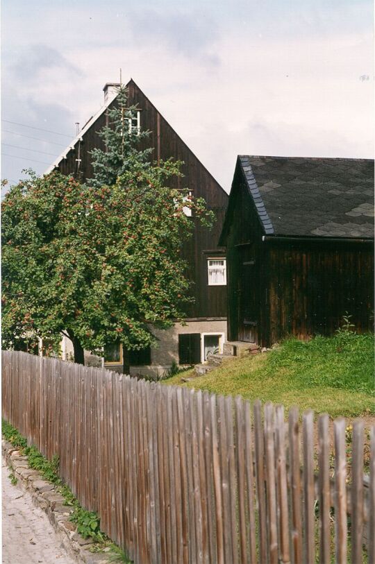 Fachwerkhaus mit Wirtschaftsgebäuden in Neudorf