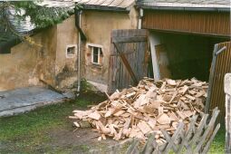 Bild: Feuerholzreserve in Kretscham-Rothensehma