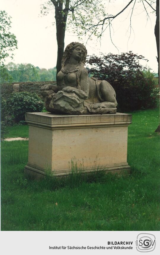 Skulptur im Schmochtitzer Rittergut - Bischof-Benno-Haus