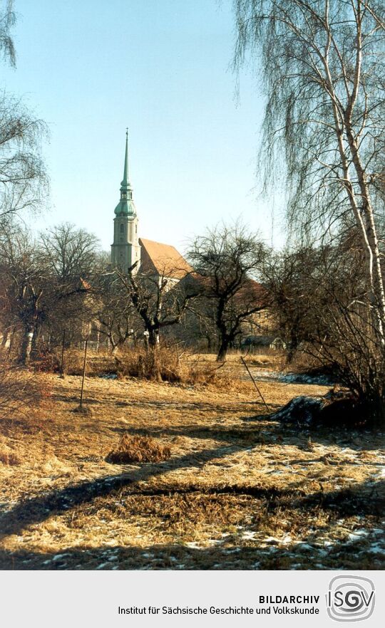 Blick zur Cunewalder Kirche