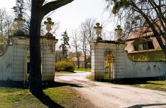 Einfahrt zum Schloßpark in Baruth