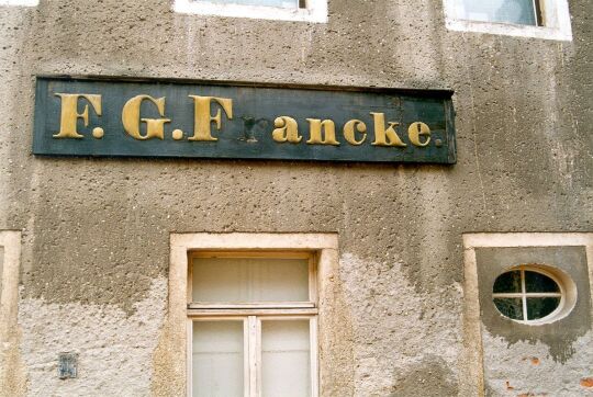 Firmenschild der Weinhandlung Francke in Bischofswerda