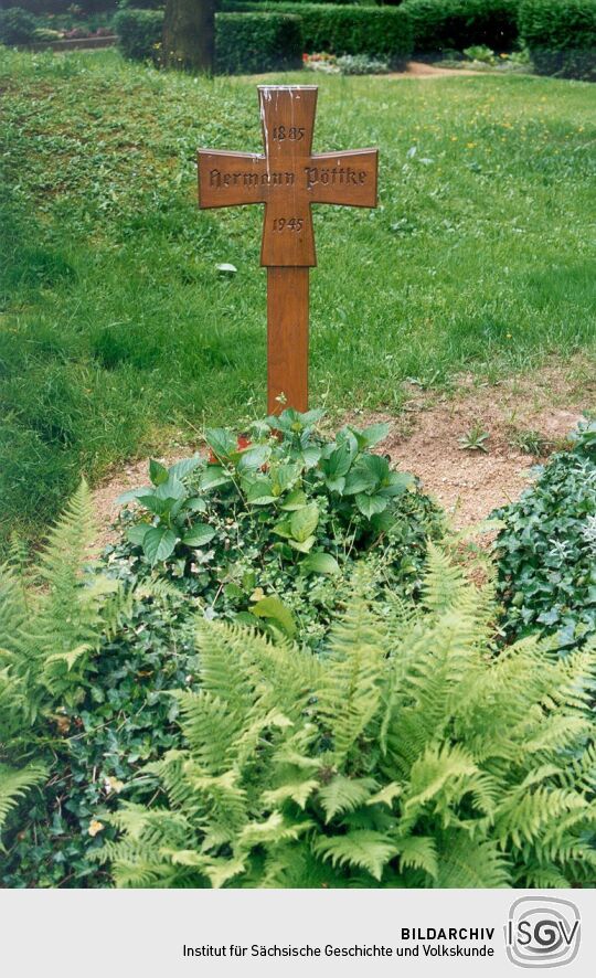 Auf dem Friedhof in Großpostwitz