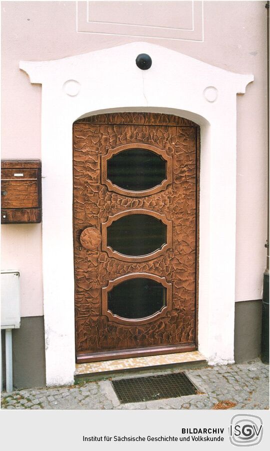 Eingangstür eines Bischofswerdaer Wohnhauses