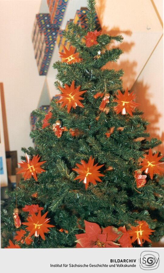 Geschmückter Weihnachtsbaum in Herrnhut