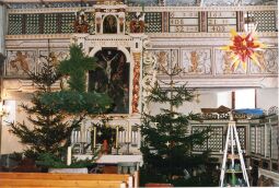 Bild: Geschmückte Kirche in Schellerhau