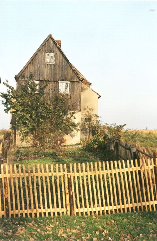 Wohnhaus mit kleinem Garten in Naundorf