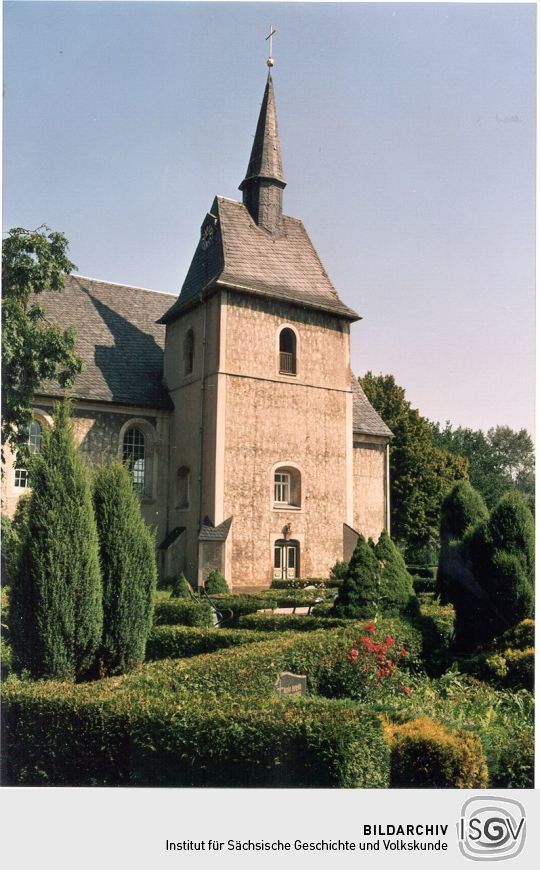 Kirche und Friedhof in St. Egidien