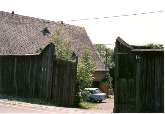 Hofeinfahrt in Niederlichtenau