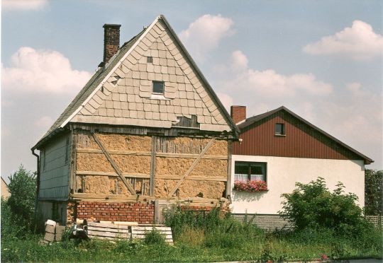 Altes und neues Wohnhaus in Köthendorf