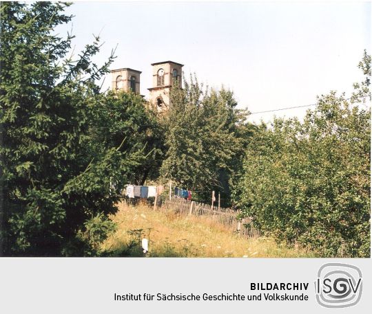 Blick zur Kirche von Waldungen/Franken