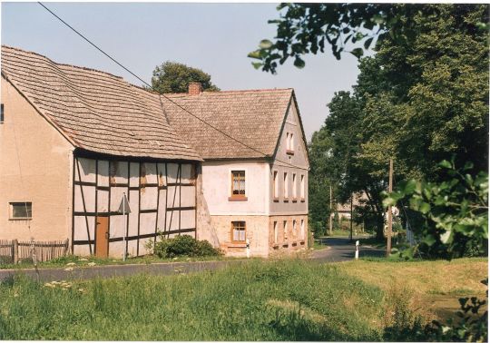 Wohnhaus mit Fachwerkscheune in Waldenburg OT Franken