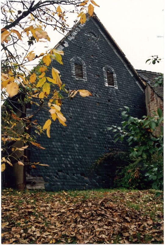 Verschieferter Giebel eines Bauernhofes in Langenreinsdorf