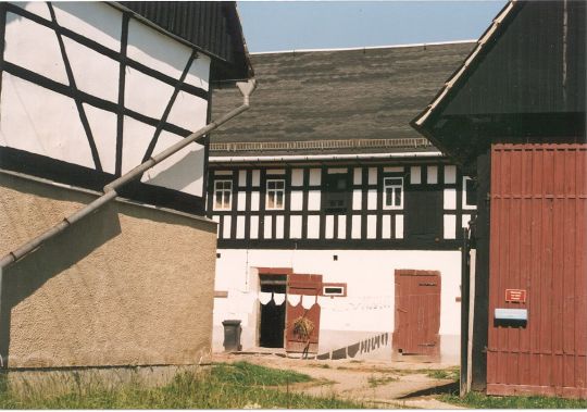 Hofeinfahrt eines Vierseitenhofes in Waldenburg OT Schwaben