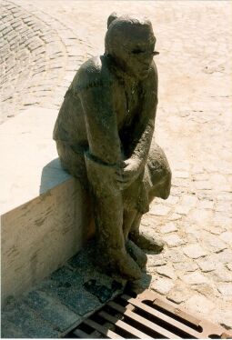 Bild: Markt Steinfiguren
Frau mit Stiefel