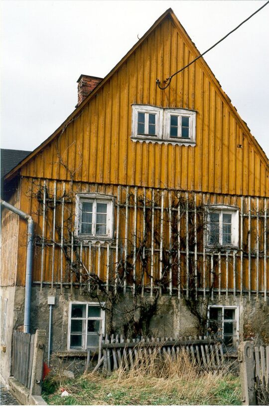 Fachwerkhaus mit Rankgerüst in Lichtenberg