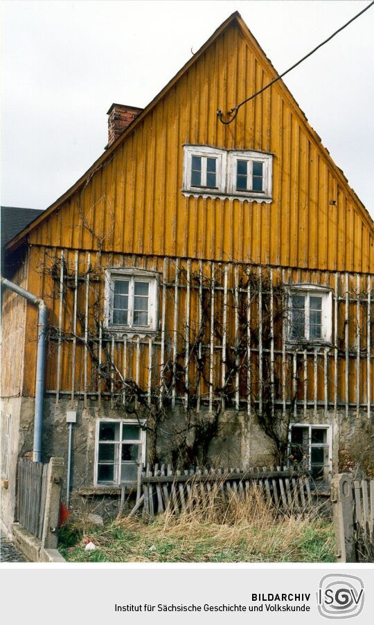 Fachwerkhaus mit Rankgerüst in Lichtenberg