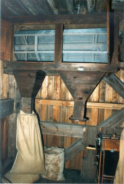 Bild: Mehlabfüllanlage einer Bockwindmühle in Blankenhain