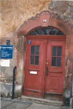 Bild: Hauseingang zur Diakonie in Crimmitschau