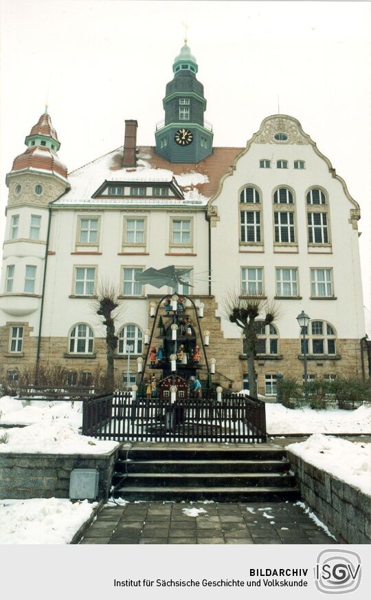 Pyramide vor dem Großröhrsdorfer Rathaus