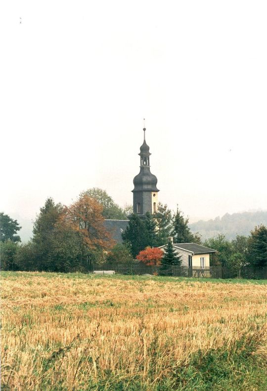 Blick zur Kemnitzer Kirche