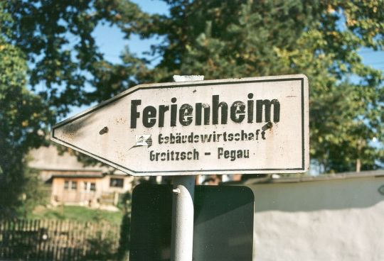 Wegweiser zum ehemaligen Marieneyer Ferienheim