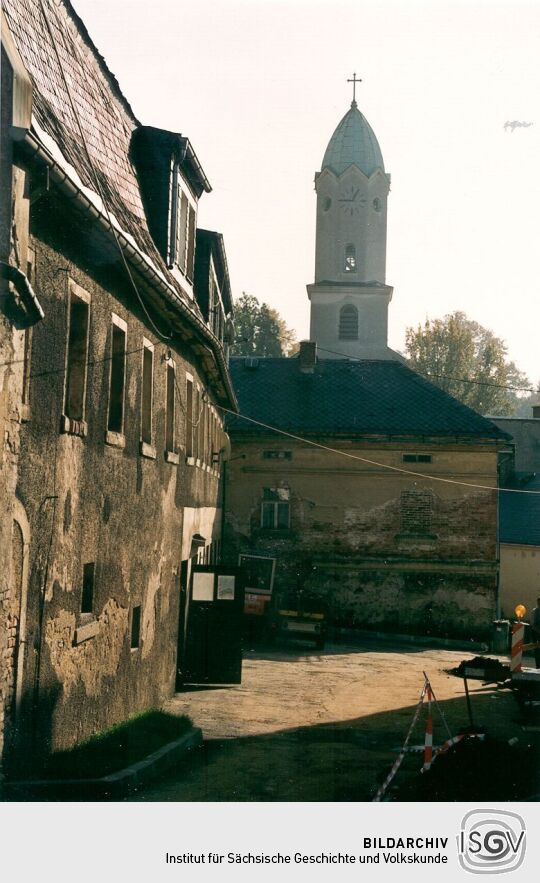 Blick zur Bad Brambacher Kirche