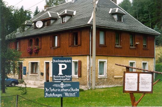 Wohnhaus mit Bestattungsunternehmen in Tannenbergsthal