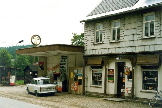 Wohnhaus mit Tankstelle in Jägersgrün