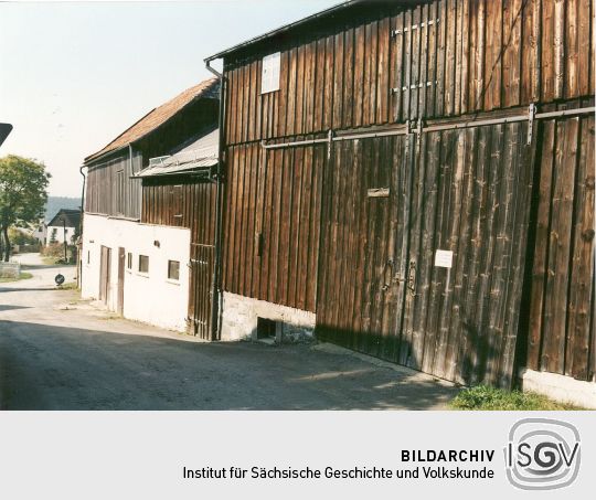 Als Garage genutzte Scheune in Schwand