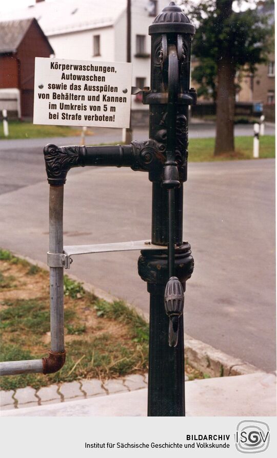 Wasserpumpe auf dem Gansgrüner Marktplatz