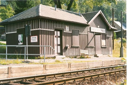 Bahnhofsgebäude in Zwota