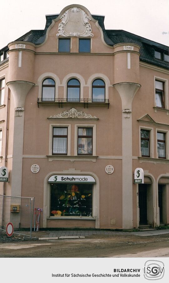 Wohnhaus mit Schuhgeschäft in Klingenthal