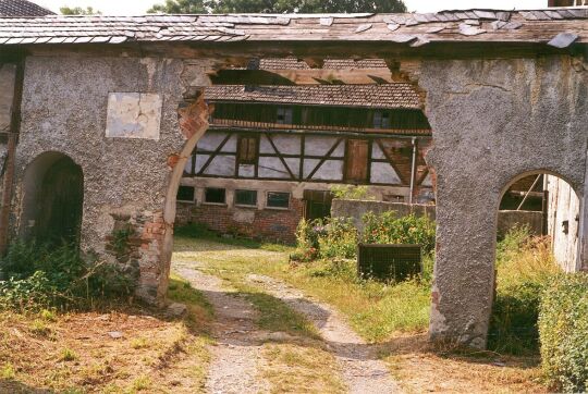 Einfahrt zur Dorfstrasse 9 in Kornbach