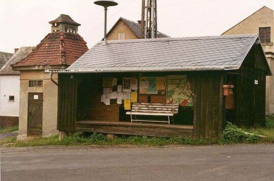 Buswartehäuschen in Steinsdorf