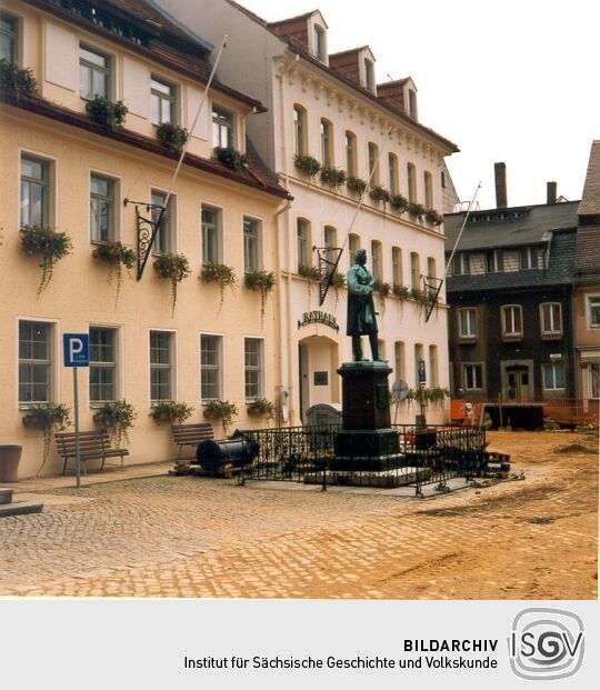 Rietschel Denkmal auf dem Pulsnitzer Marktplatz