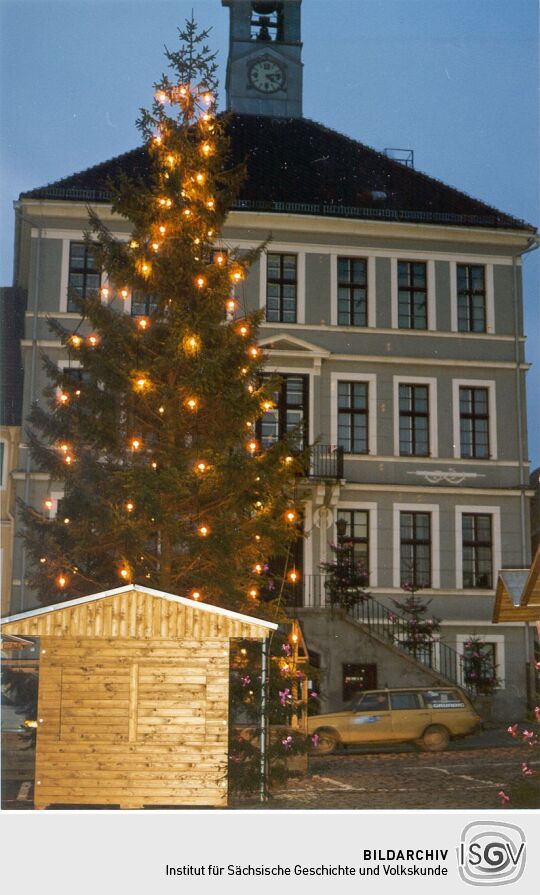Rathaus in Bischofswerda zur Weihnachtszeit