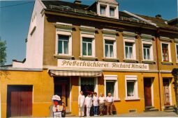 Bild: Inhaber und Mitarbeiter der Pfefferküchlerei Nitzsche in Pulsnitz