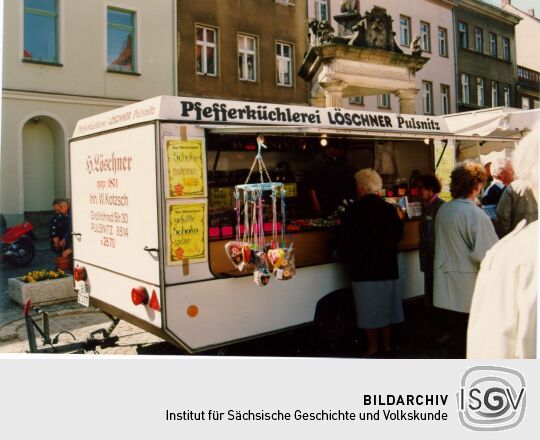 Verkaufswagen eines Pfefferküchlers auf dem Kamenzer Markt