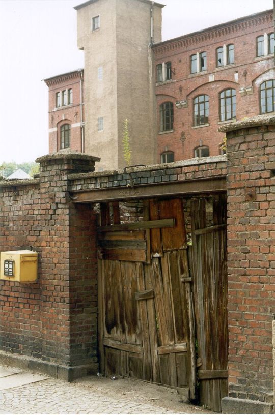 Eingang zur Textilfabrik in Reichenbach