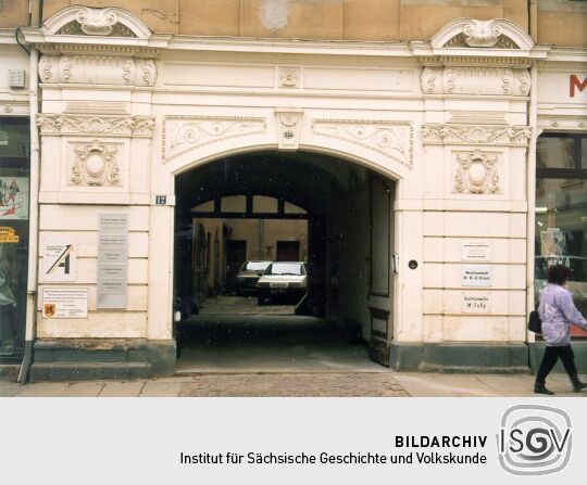 Einfahrt eines Wohn- und Geschäftshauses in Meißen - Marktgasse 12