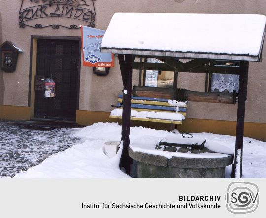 Brunnen vor der Steinaer Gaststätte "Zur Linde"