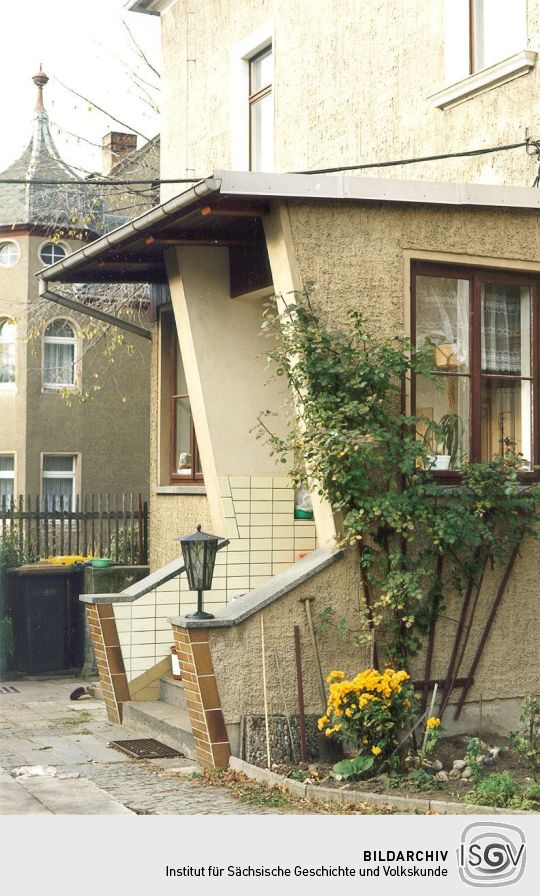 Windfang an einem Königsbrücker Wohnhaus