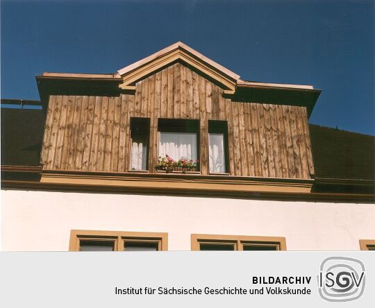 Gaube an einem Frauensteiner Wohnhaus
