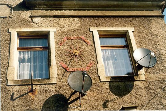 Hauswand der ehemaligen Würschnitzer Schule