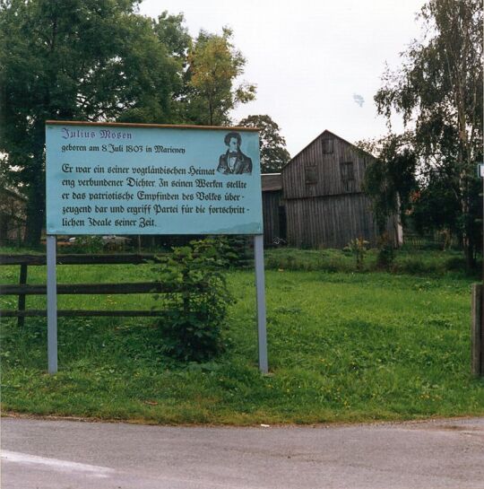 Gedenktafel für den Heimatdichter Julius Mosen in Marieney