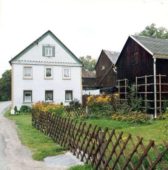 Wohnhaus mit Wirtschaftsgebäuden in Wohlbach