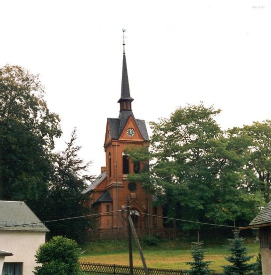 Blick zur Kirche in Marieney