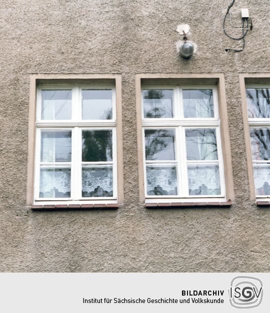 Fenster mit Gardinen aus Plauner Spitze in Wiedersberg