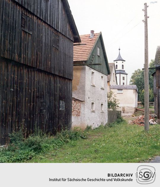 Blick zur Kirche in Sachsgrün